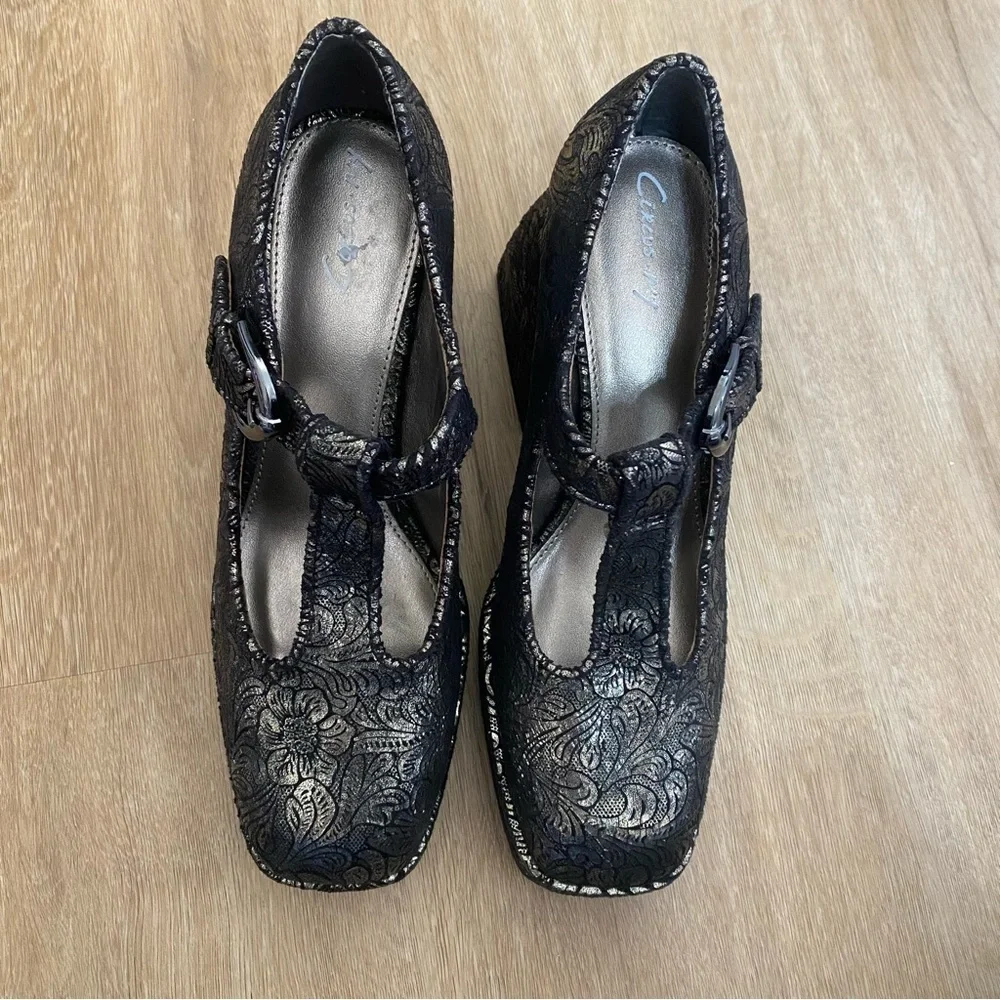 Circus NY Kay Mary Janes Metallic  Pumps Silver and Black size 8